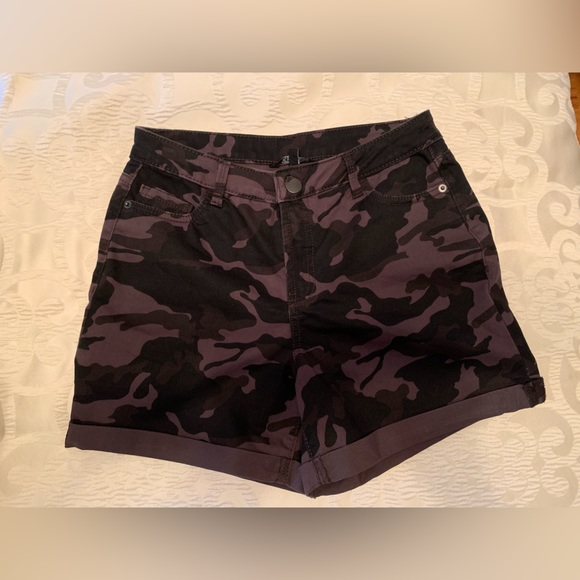 George Shorts - Picture 2 of 4